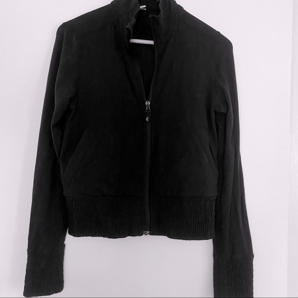 Lululemon on the move zip jacket size 4